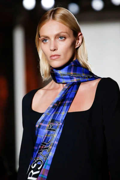 Look 25